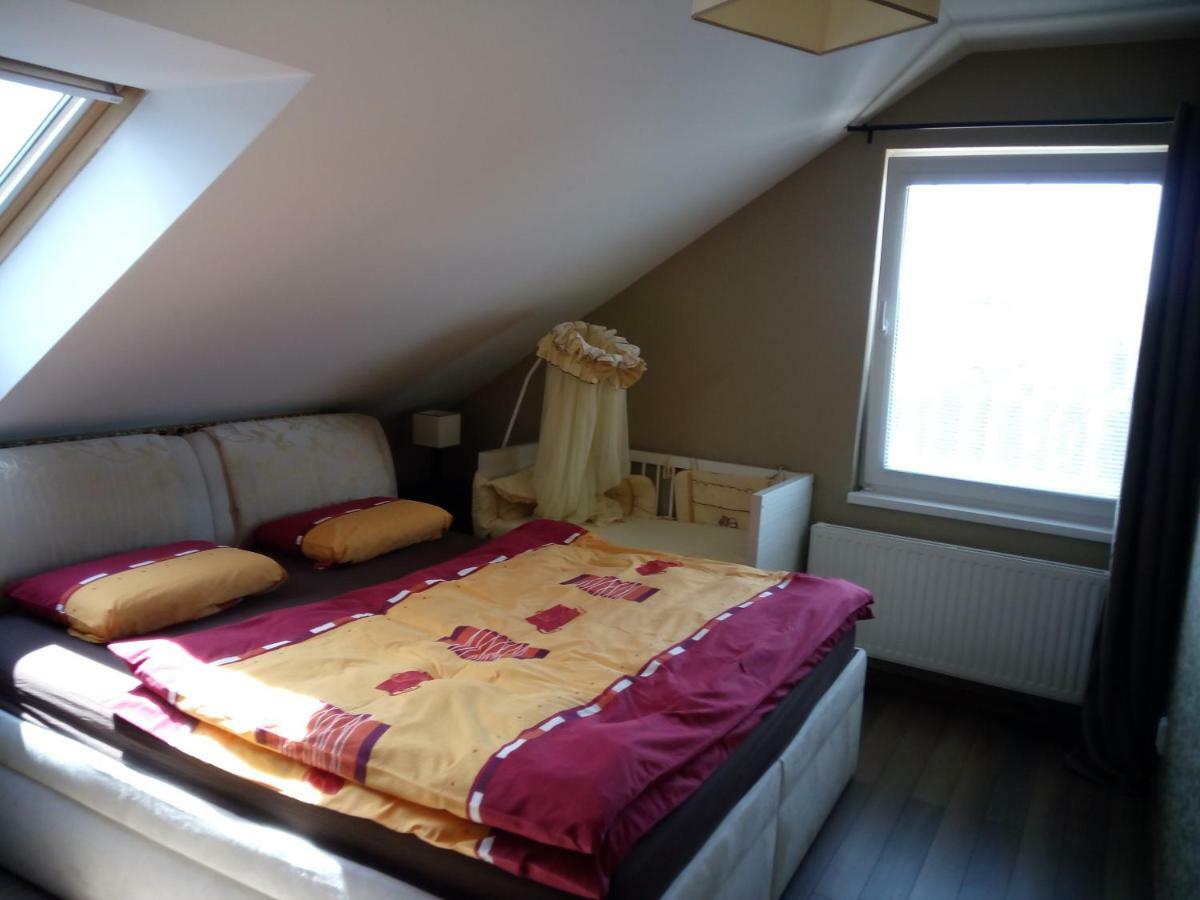 Walnut Apartment With Sauna And Pond Topoľčany Eksteriør bilde